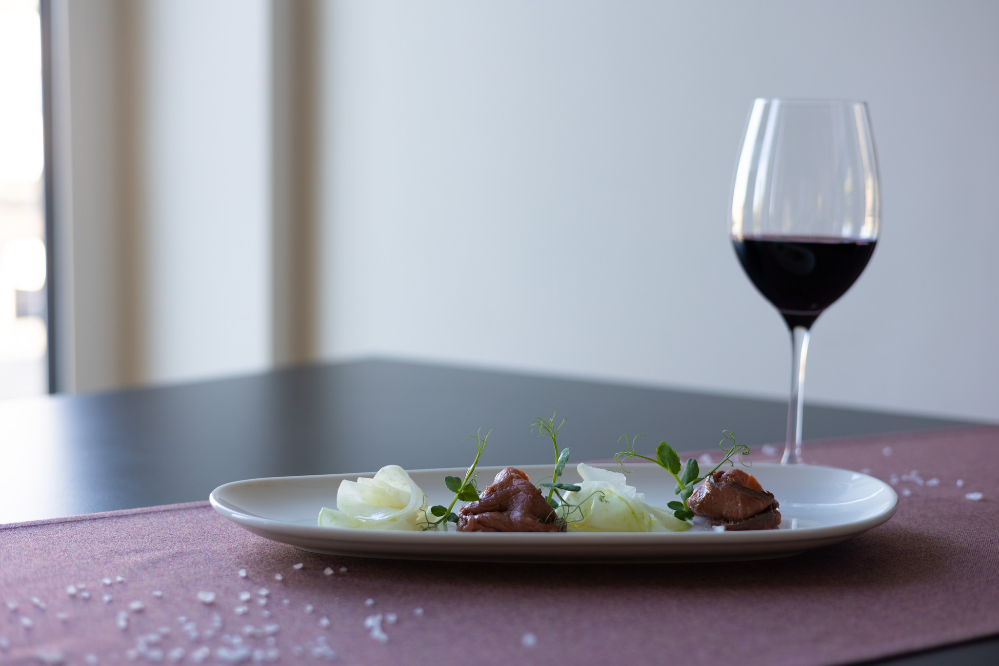 Roastbeef an Kohlrabicarpaccio bei Salzburg schmeckt