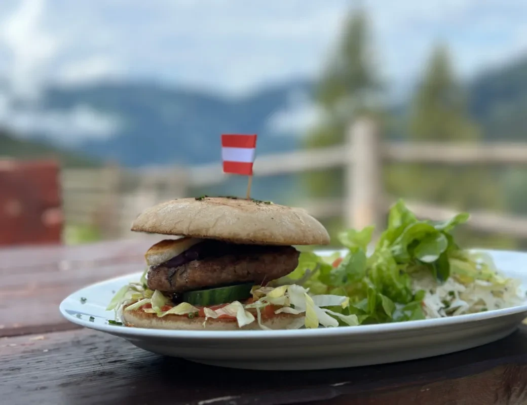 Genusstagebuch#50_Loosbühelalm_Burger mit Aussicht