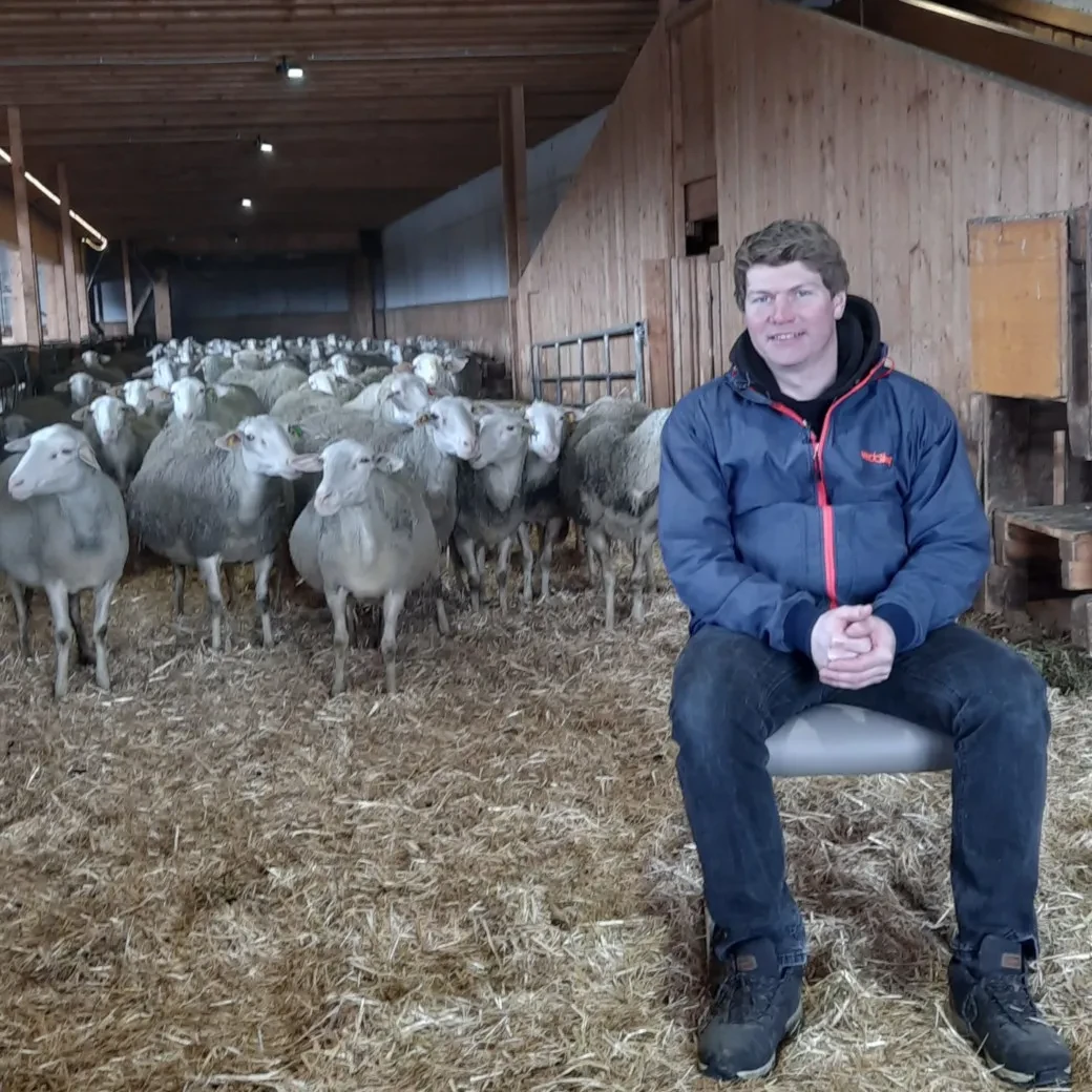 Thomas Ließ beim Dreh im Stall