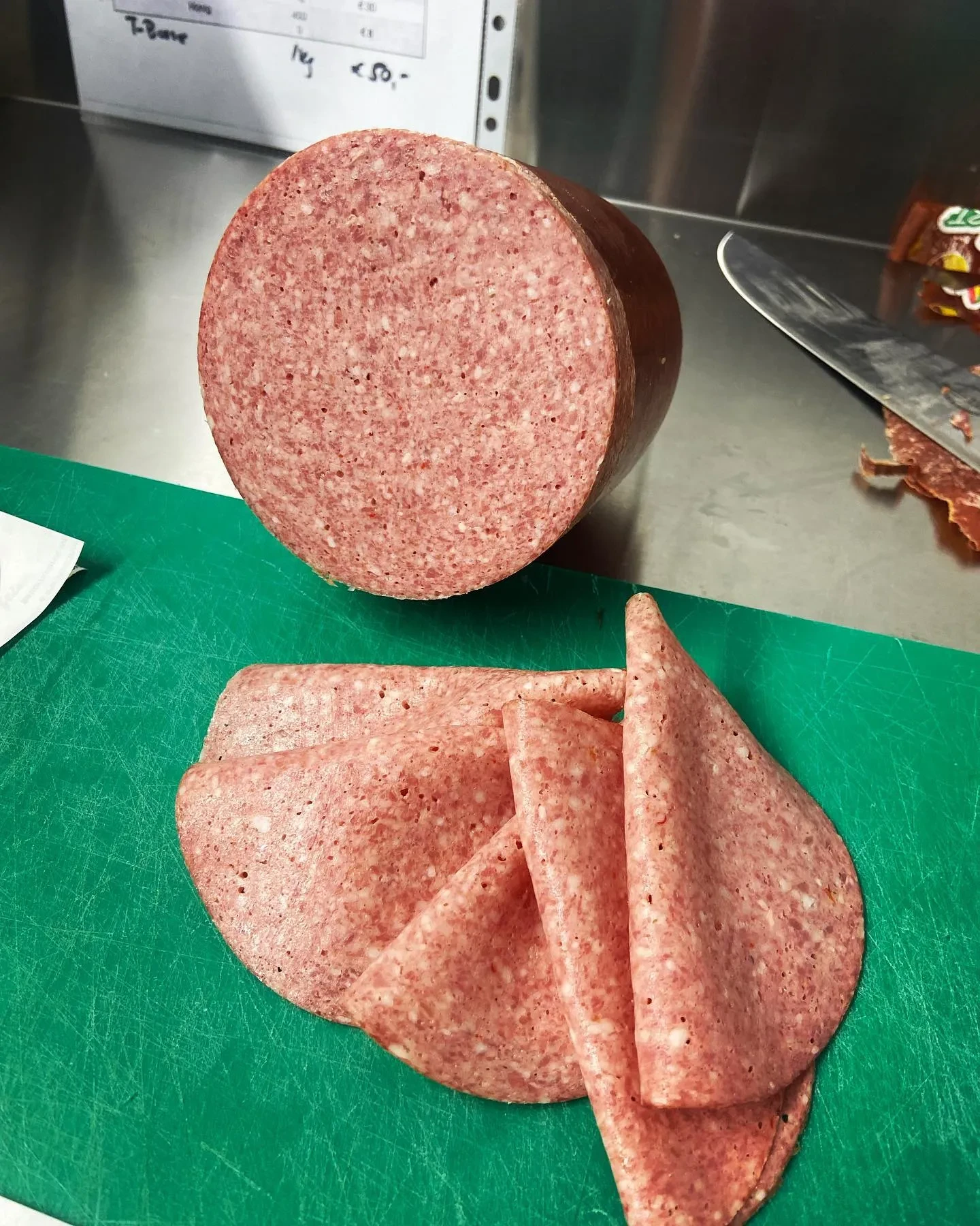 Hausgemachte Rinderwurst aus bestem Rindfleisch von der Biofarm Teufl.