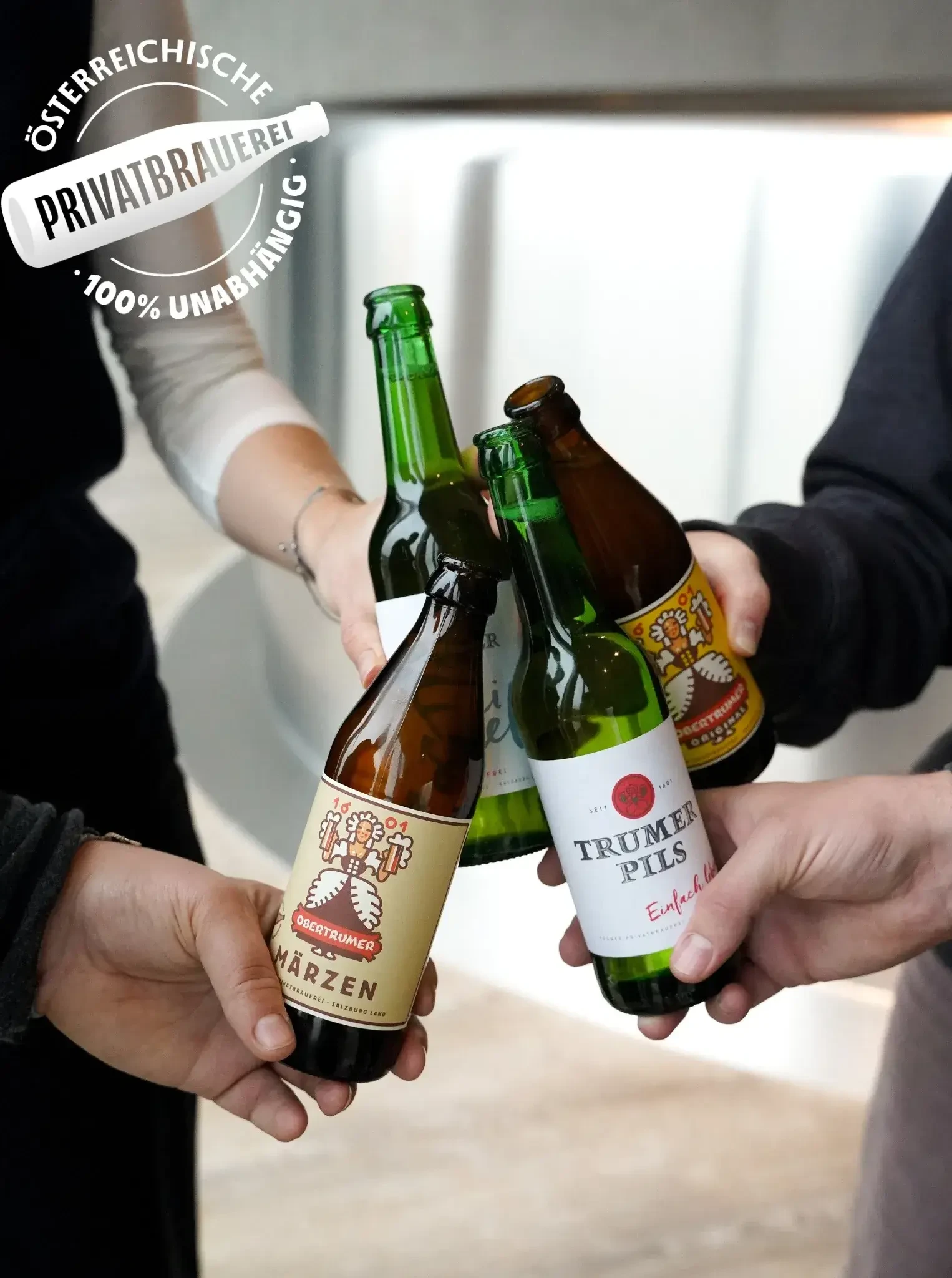 Die Trumer Privatbrauerei in Obertrum gehört zu den traditionsreichsten Brauereien Österreichs. Seit Generationen steht sie für echtes Brauhandwerk, hochwertige Zutaten und den Respekt vor regionalen Rohstoffen.