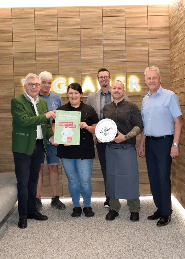 Voglauer_Verleihung der ausgezeichnet aufgetischt Tafel